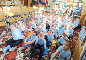 "Dzieci swoje prawa mają..."- wizyta przedszkolaków z gr. XII w Miejskiej Bibliotece Publicznej w Koninie - Filia "Medyczna"