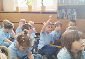 "Dzieci swoje prawa mają..."- wizyta przedszkolaków z gr. XII w Miejskiej Bibliotece Publicznej w Koninie - Filia "Medyczna"