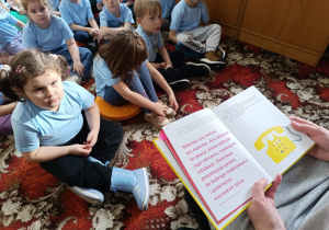 "Dzieci swoje prawa mają..."- wizyta przedszkolaków z gr. XII w Miejskiej Bibliotece Publicznej w Koninie - Filia "Medyczna"