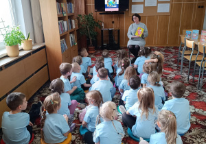 "Dzieci swoje prawa mają..."- wizyta przedszkolaków z gr. XII w Miejskiej Bibliotece Publicznej w Koninie - Filia "Medyczna"