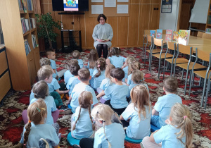 "Dzieci swoje prawa mają..."- wizyta przedszkolaków z gr. XII w Miejskiej Bibliotece Publicznej w Koninie - Filia "Medyczna"