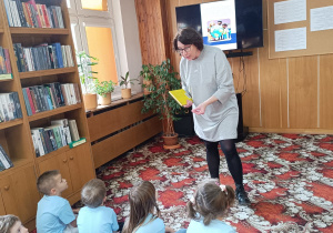 "Dzieci swoje prawa mają..."- wizyta przedszkolaków z gr. XII w Miejskiej Bibliotece Publicznej w Koninie - Filia "Medyczna"