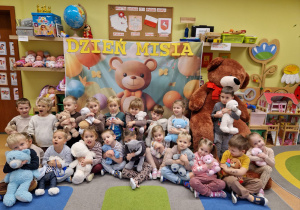 Światowy Dzień Pluszowego Misia – święto symbolu dzieciństwa w grupie X
