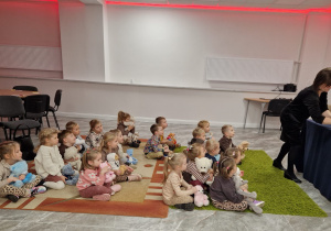 Światowy Dzień Pluszowego Misia – święto symbolu dzieciństwa w grupie X