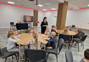 Światowy Dzień Pluszowego Misia – święto symbolu dzieciństwa w grupie X