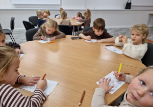 Światowy Dzień Pluszowego Misia – święto symbolu dzieciństwa w grupie X