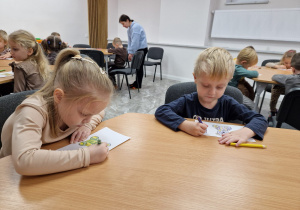 Światowy Dzień Pluszowego Misia – święto symbolu dzieciństwa w grupie X