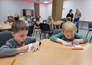 Światowy Dzień Pluszowego Misia – święto symbolu dzieciństwa w grupie X