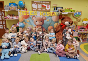 Światowy Dzień Pluszowego Misia – święto symbolu dzieciństwa w grupie X