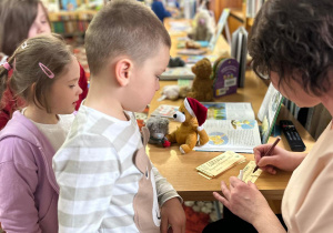 Misiowe świętowanie i biblioteczna przygoda