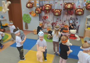 „Czy to jutro, czy to dziś, wszystkim jest potrzebny MIŚ” – grupa IX świętuje Dzień Pluszowego Misia