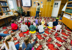 Dzień Pluszowego Misia i wizyta w bibliotece - gr. XI