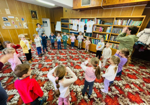 Dzień Pluszowego Misia i wizyta w bibliotece - gr. XI