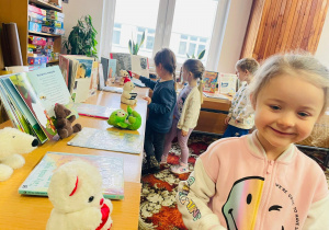 Dzień Pluszowego Misia i wizyta w bibliotece - gr. XI