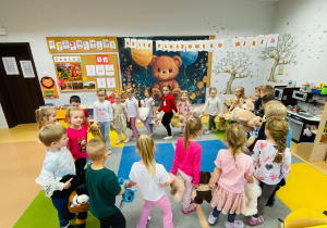 Dzień Pluszowego Misia i wizyta w bibliotece - gr. XI