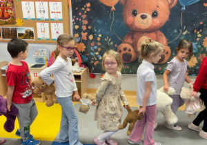 Dzień Pluszowego Misia i wizyta w bibliotece - gr. XI