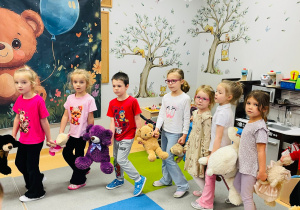 Dzień Pluszowego Misia i wizyta w bibliotece - gr. XI