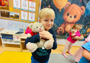 Dzień Pluszowego Misia i wizyta w bibliotece - gr. XI