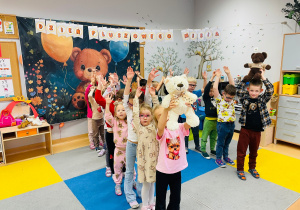 Dzień Pluszowego Misia i wizyta w bibliotece - gr. XI