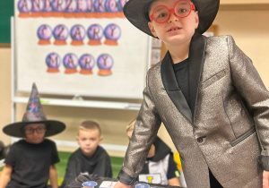 "Andrzejkowe Czary- Mary"- eksperymenty w grupie VI