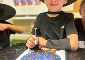 "Andrzejkowe Czary- Mary"- eksperymenty w grupie VI