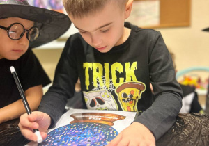 "Andrzejkowe Czary- Mary"- eksperymenty w grupie VI