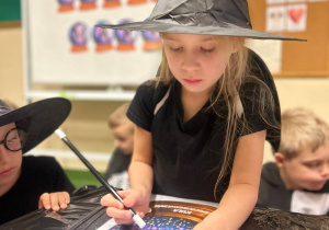 "Andrzejkowe Czary- Mary"- eksperymenty w grupie VI