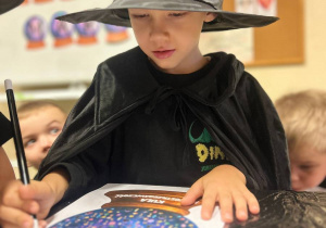 "Andrzejkowe Czary- Mary"- eksperymenty w grupie VI