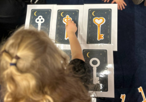 "Andrzejkowe Czary- Mary"- eksperymenty w grupie VI