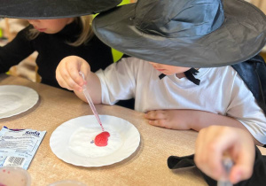 "Andrzejkowe Czary- Mary"- eksperymenty w grupie VI