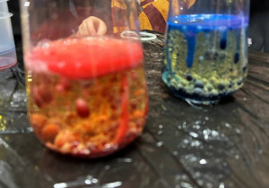 "Andrzejkowe Czary- Mary"- eksperymenty w grupie VI