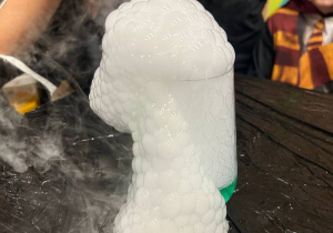 "Andrzejkowe Czary- Mary"- eksperymenty w grupie VI