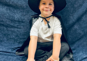 "Andrzejkowe Czary- Mary"- eksperymenty w grupie VI