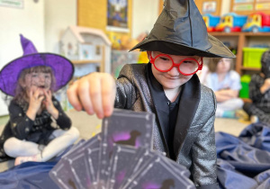 Magia, wróżby i wspólna zabawa w grupie III