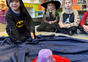 Magia, wróżby i wspólna zabawa w grupie III