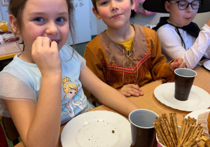 Magia, wróżby i wspólna zabawa w grupie III