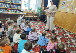 Dzień Pluszowego Misia i misiowa przygoda w bibliotece - gr. XII