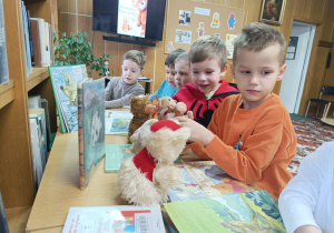 Dzień Pluszowego Misia i misiowa przygoda w bibliotece - gr. XII