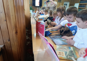 Dzień Pluszowego Misia i misiowa przygoda w bibliotece - gr. XII