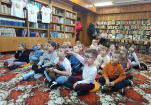 Dzień Pluszowego Misia i misiowa przygoda w bibliotece - gr. XII