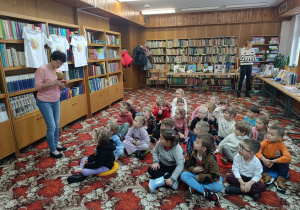 Dzień Pluszowego Misia i misiowa przygoda w bibliotece - gr. XII