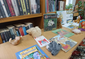 Dzień Pluszowego Misia i misiowa przygoda w bibliotece - gr. XII