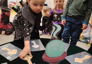 Andrzejkowe czary-mary w grupie II