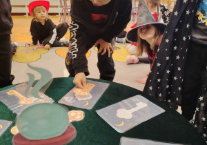 Andrzejkowe czary-mary w grupie II