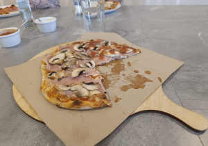 "Jak powstaje pizza?" - czyli kulinarne warsztaty w gr. XII