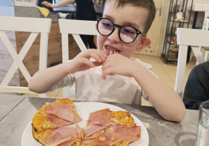 "Jak powstaje pizza?" - czyli kulinarne warsztaty w gr. XII