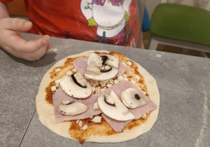 "Jak powstaje pizza?" - czyli kulinarne warsztaty w gr. XII