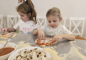"Jak powstaje pizza?" - czyli kulinarne warsztaty w gr. XII