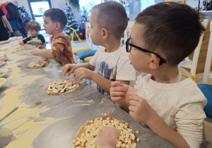 "Jak powstaje pizza?" - czyli kulinarne warsztaty w gr. XII