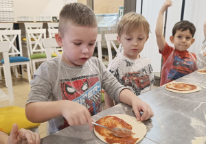 "Jak powstaje pizza?" - czyli kulinarne warsztaty w gr. XII